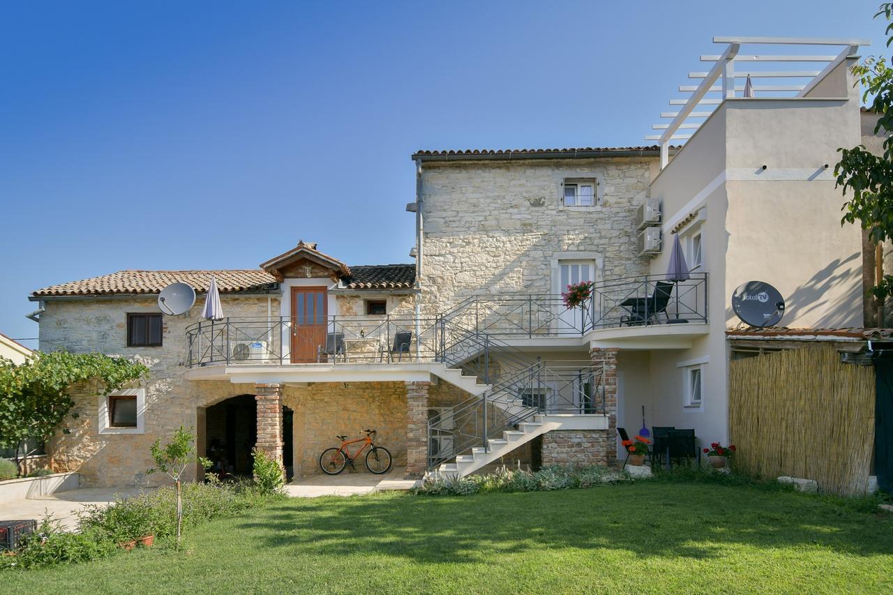 Apartments Borgo 8 Tar-Vabriga ภายนอก รูปภาพ